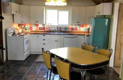 Lion's Head Cottage | Spry Church Cozy Cottage
