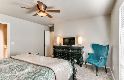 Edmond House | Spunky and Colorful Edmond Living