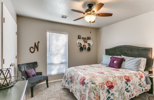 Edmond House | Spunky and Colorful Edmond Living