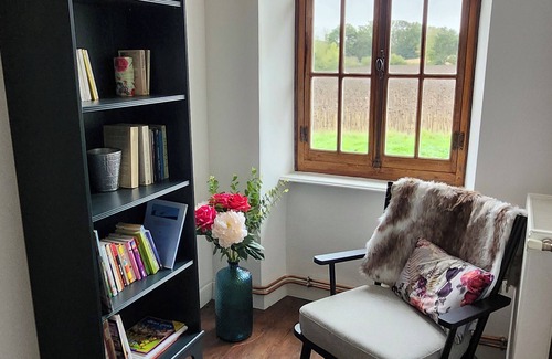 Viozan House | Square farmhouse sleeps 12 with swimming pool