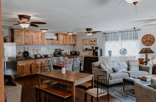 Wimberley Bed & Breakfast | Square Inn
