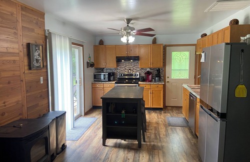 Mountain Cabin | Squatch Mountain is a 2-bedroom Cabin for all your "UPNORTH" Fun! Dog Friendly