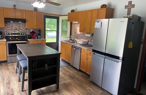 Mountain Cabin | Squatch Mountain is a 2-bedroom Cabin for all your "UPNORTH" Fun! Dog Friendly