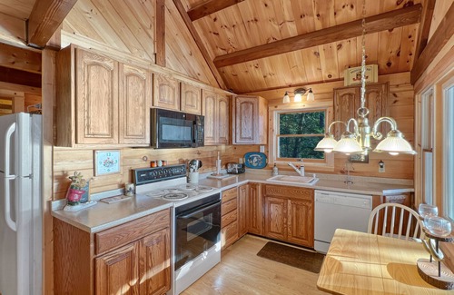 Beaver Cove Cabin | Squaw Enchantment (Waterfront on Moosehead Lake!)