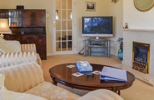 Lowestoft House | Squires Bungalows