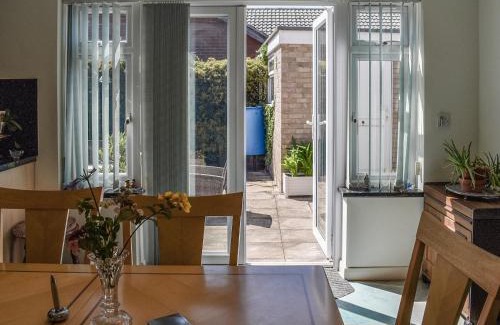 Lowestoft House | Squires Bungalows