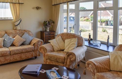 Lowestoft House | Squires Bungalows