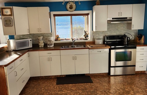 Okanagan-Similkameen House | Squires House - Amazing views! Minutes to beaches, trails & wineries!