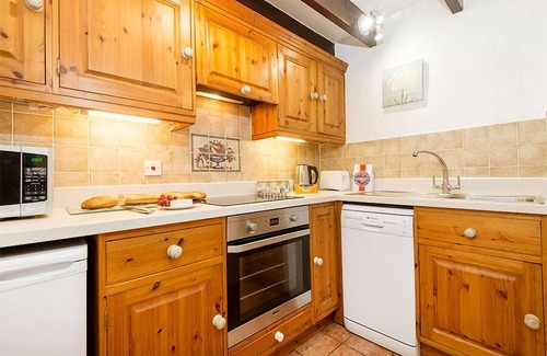 Whitchurch Canonicorum Cottage | Squirrels Barn - Thatched Dorset Cottage