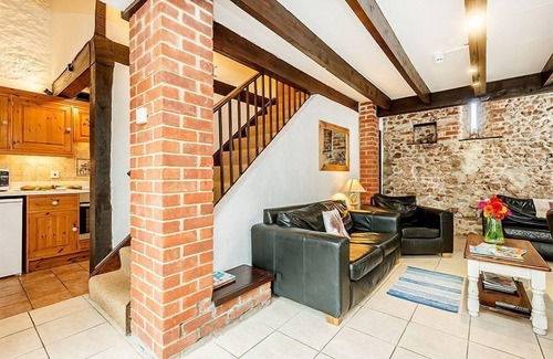 Whitchurch Canonicorum Cottage | Squirrels Drey - sleeps 5 - Under Thatched Roof with Indoor Pool, Sauna, Spa Access & Alpacas