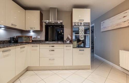 Frampton on Severn House | Squirrels Street - Stunning 4 Bedroom in Stratford Upon Avon!