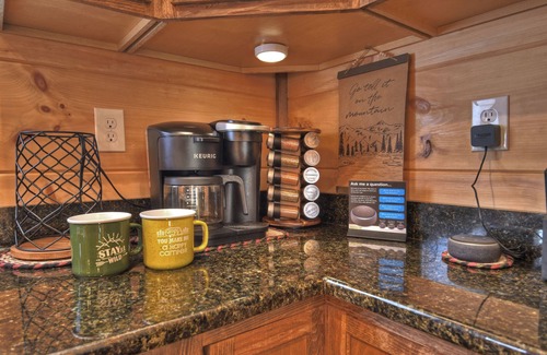 McCaysville Cabin | Squirrels Hideaway | Fire Pit | MTN Views