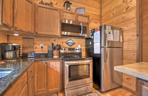 McCaysville Cabin | Squirrels Hideaway | Fire Pit | MTN Views