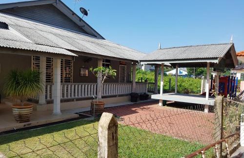Kampung Gong Datok House | SRI IMAN HOMESTAY KUALA TERENGGANU