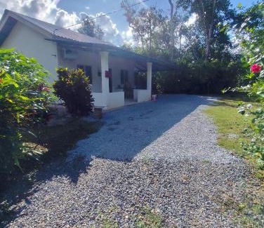 Pokok Sena District House | Sri Nawa Homestay