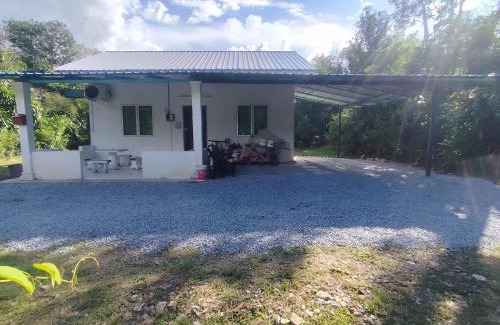 Pokok Sena District House | Sri Nawa Homestay