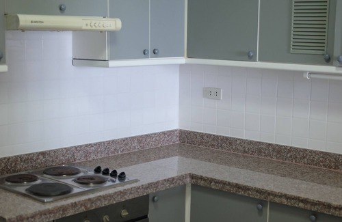 Tha Thaewawong House | SriRacha Rama Harbor View Condo