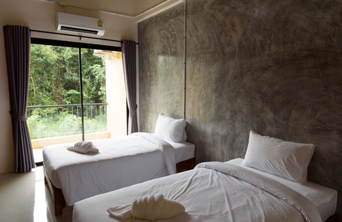 Nuea Khlong Hotel | Srisuksant Urban