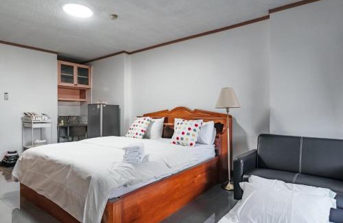 Ratchadaphisek Apartment | srivaramansion 1 by cream