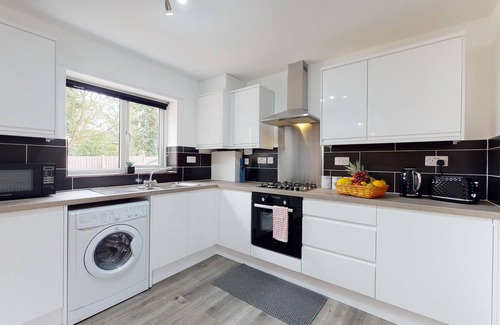 Peterborough Apartment | SRK - Private and Spacious Luxury Apartments with Free Parking