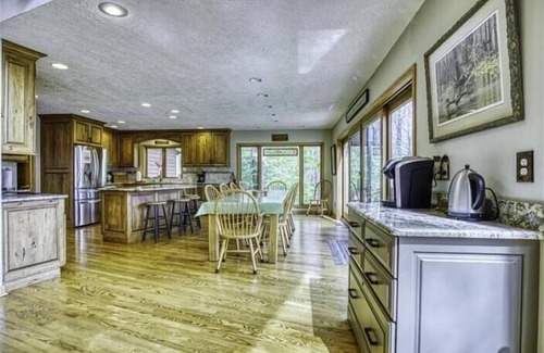 Davis House | SRL5- Lakefront Family Retreat! Old Timberline! Hot tub! Fire Pit!