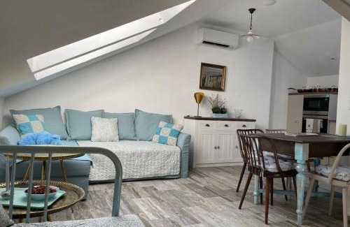 Srni Apartment | Srní-Modrý podkroví byt/dvojdomek u hotelu Vydra