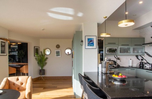 Carraroe Ski Chalet | Sruthán Pier House - A luxurious getaway awaits