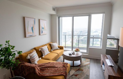 Markham Apartment | § markham downtown New Deluxe 3BR 2.5 Bathroom Apartment, 2free parking