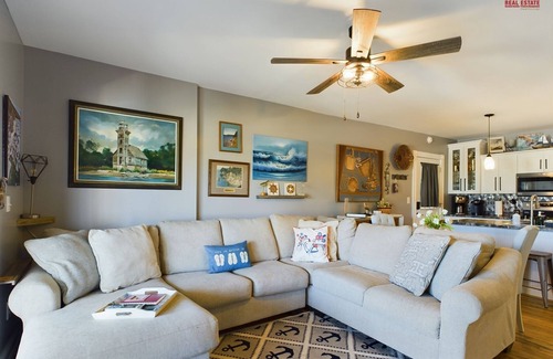 Munising Apartment | SSVR4-Downtown Munising Apartment, 2 blocks from Lake Superior