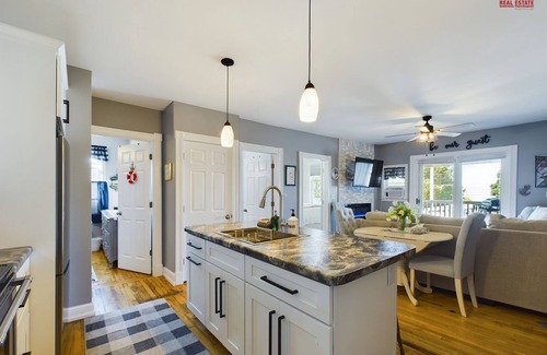 Munising Apartment | SSVR4-Downtown Munising Apartment, 2 blocks from Lake Superior