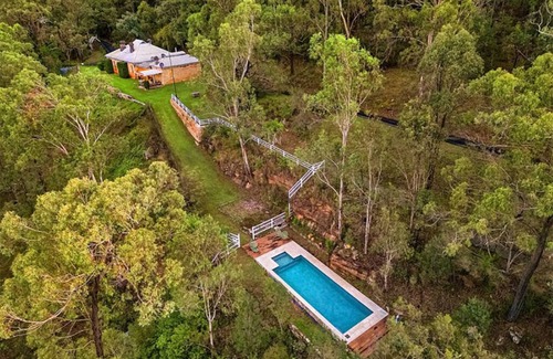 St. Albans House | St Albans Courthouse - sleeps 8 with Pool