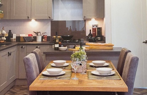Strathkinness Cabin | St .Andrews Lodge park. No 23 Rivendale lodge, stunning views with hot tub
