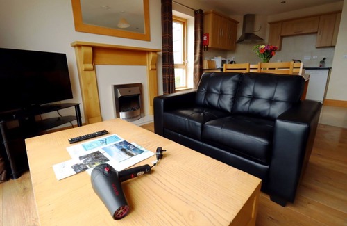 Fivemilebourne Apartment | St Angela’s Lakeside Aparthotel