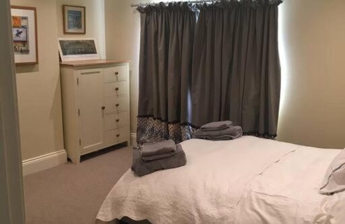 Ampleforth House | St Anthony’s, bright perkily decorated 3 bedroom house