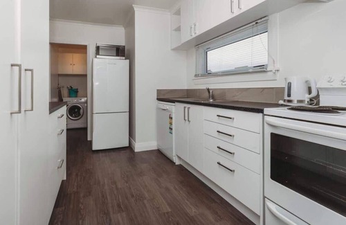 New Plymouth House | St Aubyn City Stay - 3BR base near arts & dining