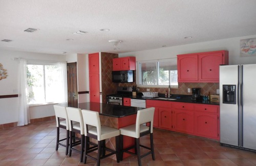 Elkton House | St. Augustine 4 bed/2 bath sleeps 8, pool. Great for families and nature lovers.