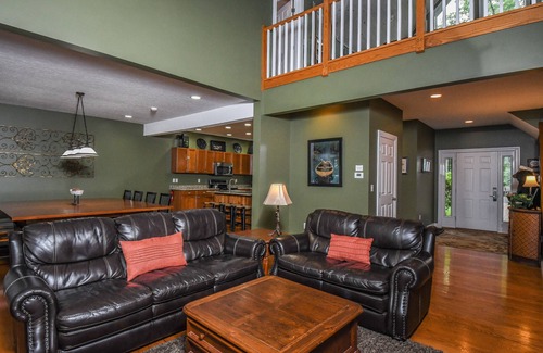 Crellin House | St. Bart's Retreat | Pet Friendly, Lakefront Home!