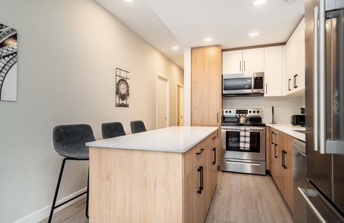 Winnipeg House | St Boniface+Eye Catching 2 Bdr+ Parking Included (4-372)