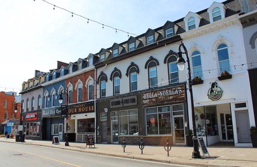 St. Catharines Apartment | St Catharines Studio Bachelors Apartment Affordable Stay