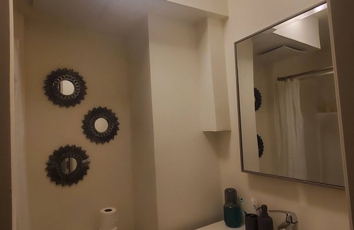 St. Catharines Apartment | St Catharines Studio Bachelors Apartment Affordable Stay
