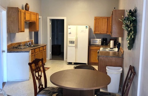 Ingleside Apartment | St Christopher Triplex -Corner House