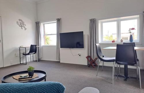St. Clair Apartment | St Clair Stay Walk To The Surf - 1 Bedroom