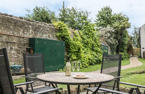 Bedale Cottage | ST EDMUNDS HOUSE, with hot tub in Crakehall