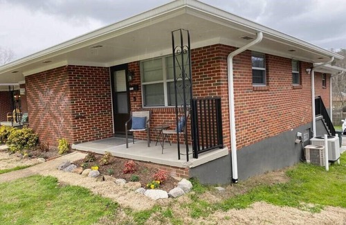 St. Elmo Improvement League House | St. Elmo Abode-3 mi to Ruby Falls