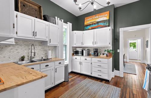 St. Elmo Improvement League House | St. Elmo Twin Oaks | 2 Miles to Tourist Fun!