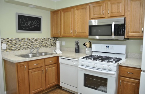 St. Charles House | "St Geneva" Private With River View! 7 min to the Q Center