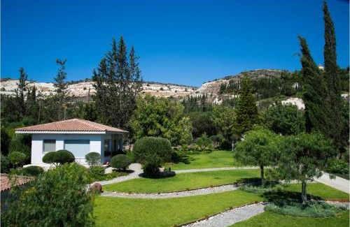 Pentakomo House | St.George's Country Retreat