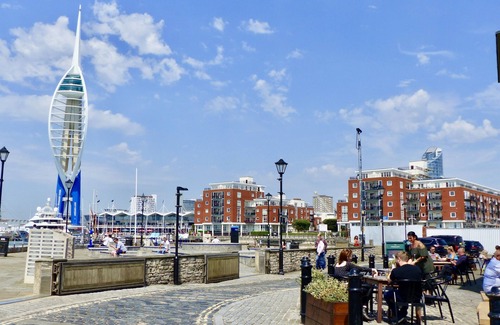 Portsmouth Apartment | St Georges Balcony Suite