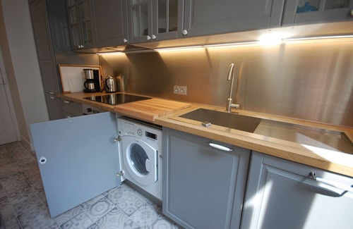 Quartier de la Monnaie Apartment | St Germain des Prés : 2 bedrooms apartment, sleep : 6, elevator, 1 bathroom/WC