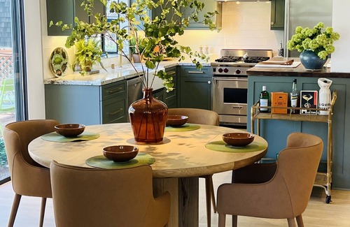 St. Helena House | St. Helena luxury and chic townhouse, sunny, private and best walking location.